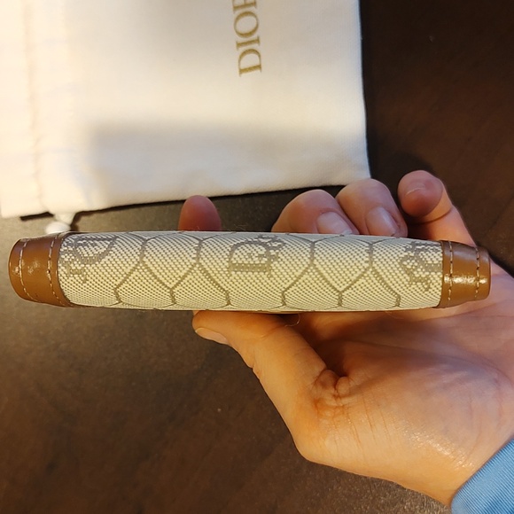 Christian Dior EUC+ Honeycomb Monogram Tan Leather Bifold Wallet (W79) - Picture 5 of 13